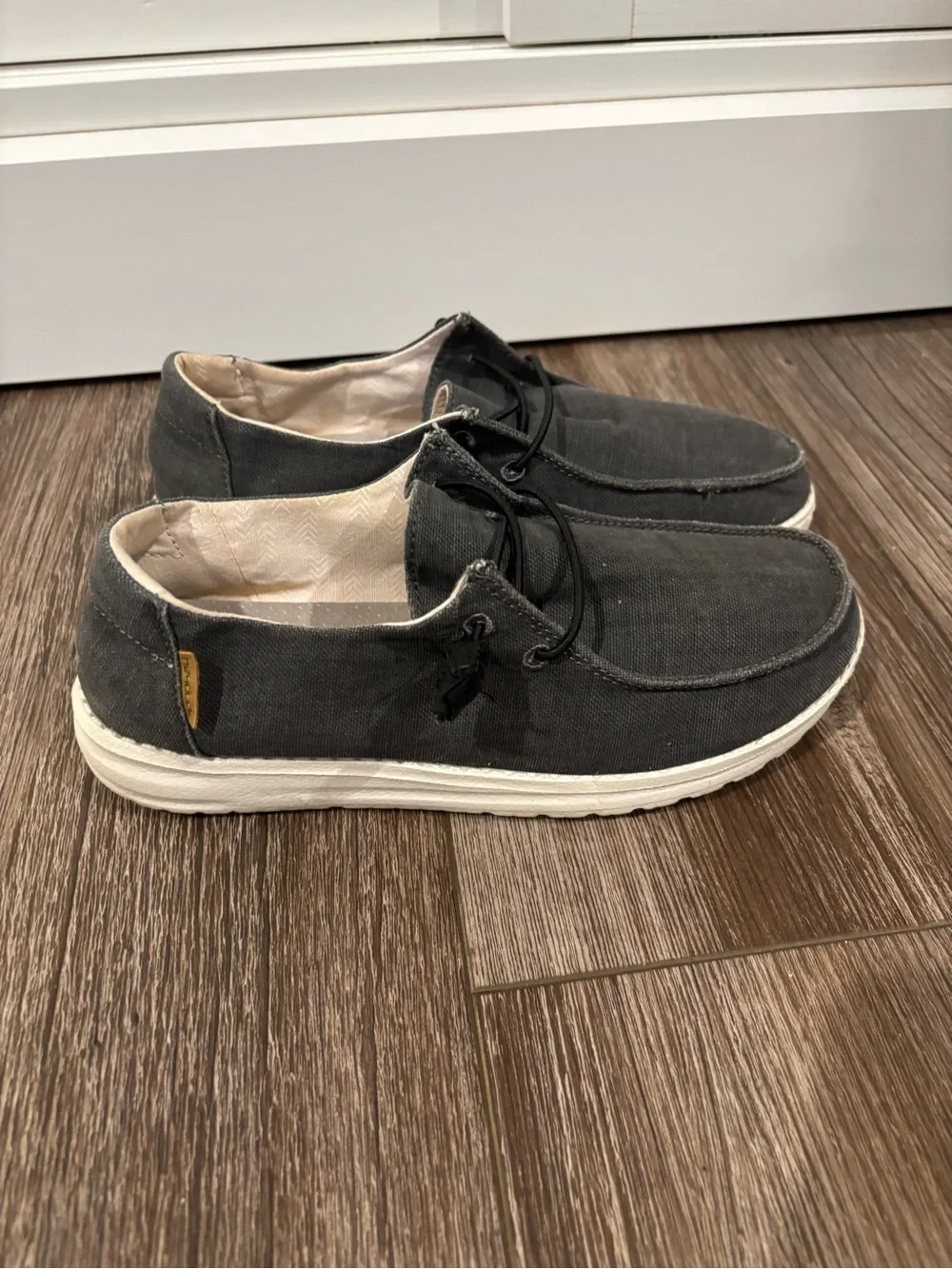 Hey Dude Wendy Chambray Canvas Slip-On Shoes size women’s 7